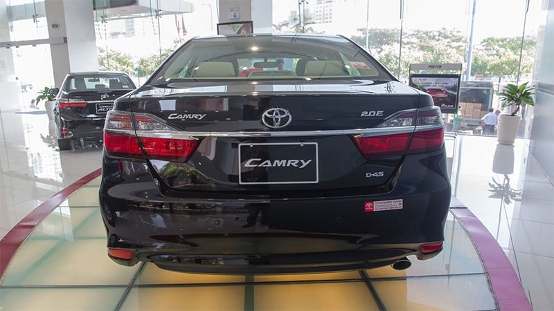 Ngoại thất đuôi xe Toyota Camry 2018