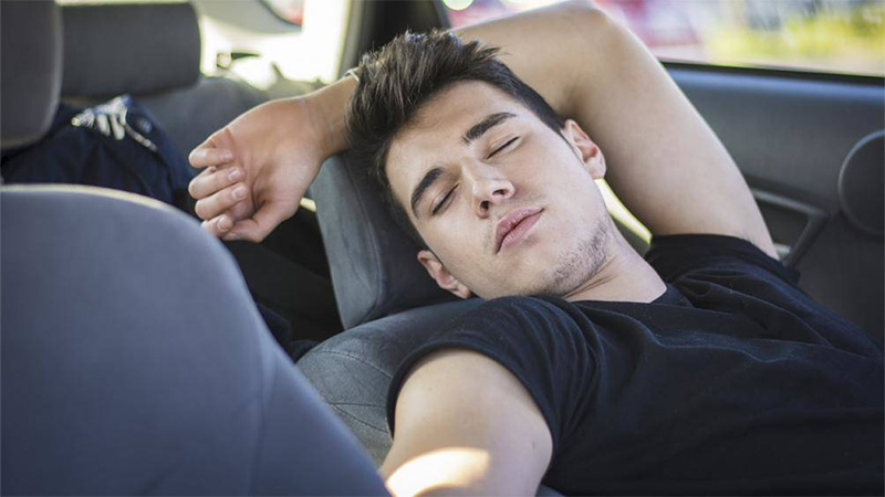 Ngủ trong xe có an toàn không?