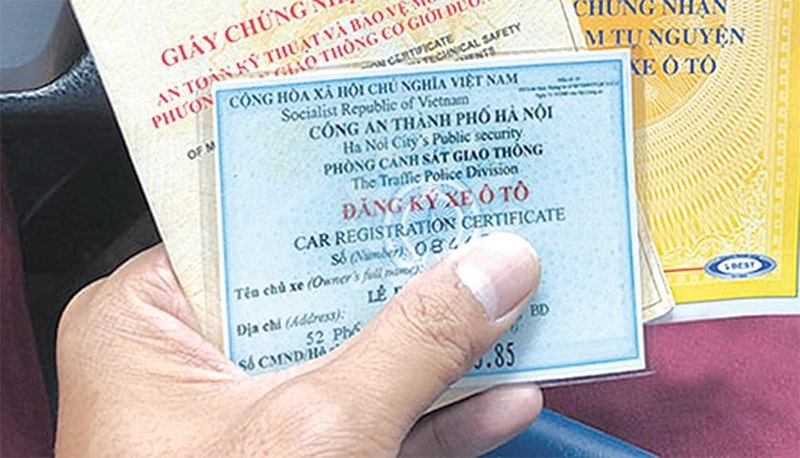 Cá nhân nhận giấy chứng nhận đăng ký xe mới