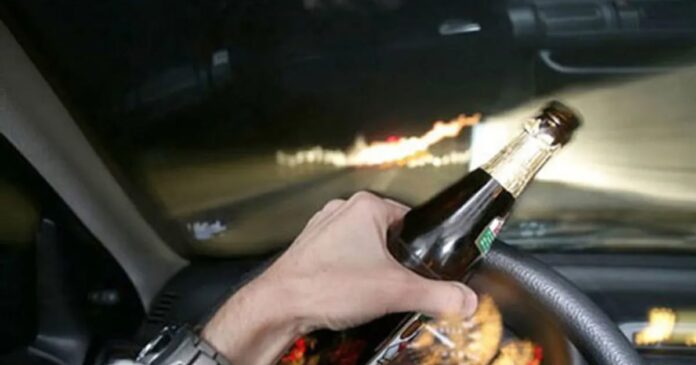 Uống rượu beer khi lái xe ô tô phạt bao nhiêu