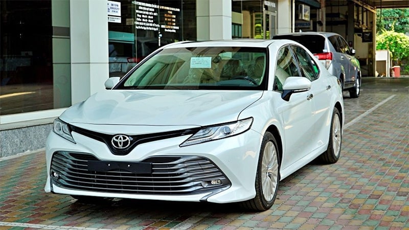 đánh giá ngoại thất đầu xe Toyota Camry 2021