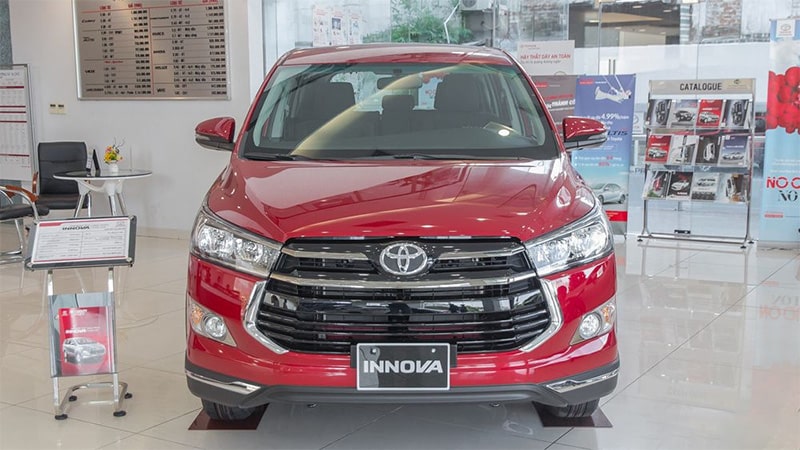 Đánh giá ngoại thất đầu xe Toyota Innova 2018