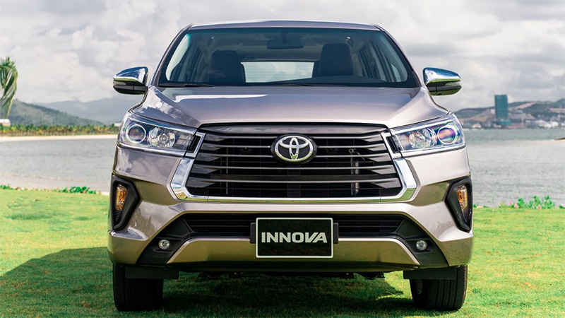 Đánh giá ngoại thất đầu xe Toyota Innova 2021