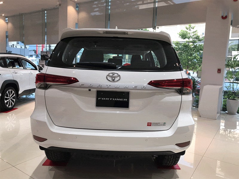 Đánh giá ngoại thất đuôi xe Toyota Fortuner 2021