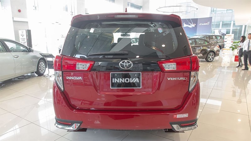 Đánh giá ngoại thất đuôi xe Toyota Innova 2018