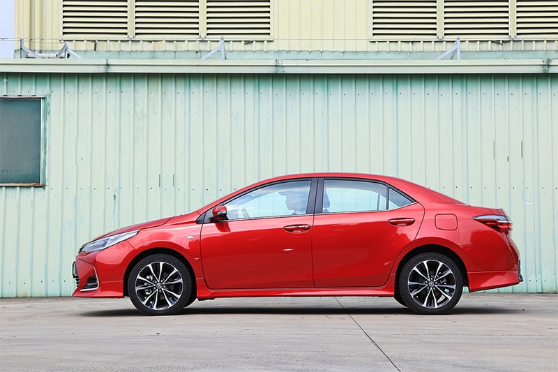 Đánh giá ngoại thất thân xe Toyota Corolla Altis 2020