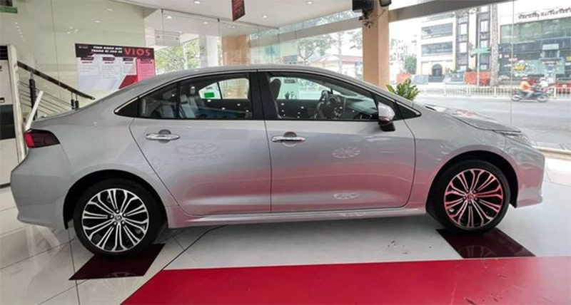 Đánh giá ngoại thất thân xe Toyota Corolla Altis 2023