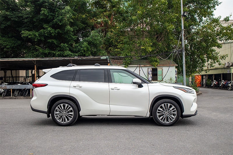Đánh giá ngoại thất thân xe Toyota Highlander 2021