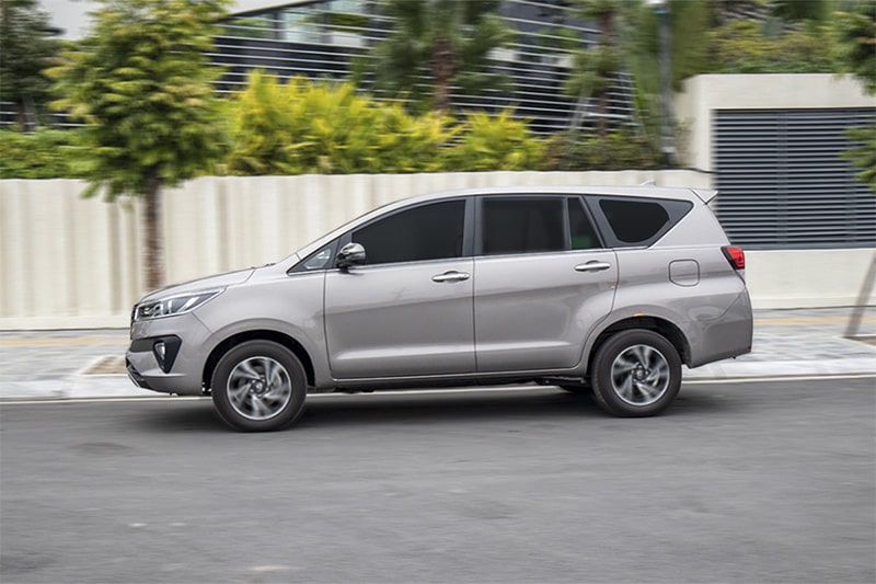 Đánh giá ngoại thất thân xe Toyota Innova 2021