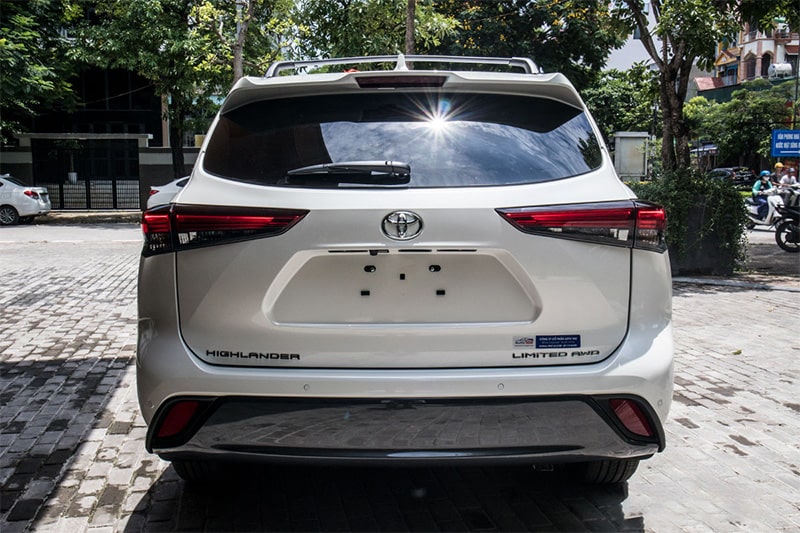 Đánh giá ngoại thất đuôi xe Toyota Highlander 2020