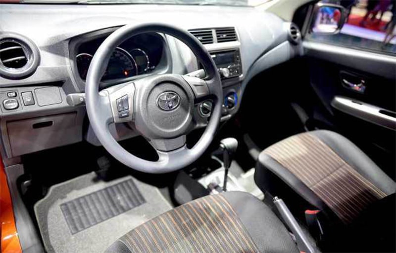 Đánh giá nội thất xe Toyota Wigo 2018
