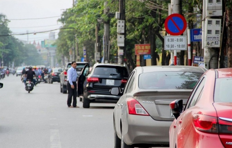 Quy định pháp luật về dừng đỗ xe trên đường bộ