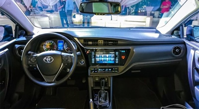 Tiện nghi xe Toyota Corolla Altis 2018