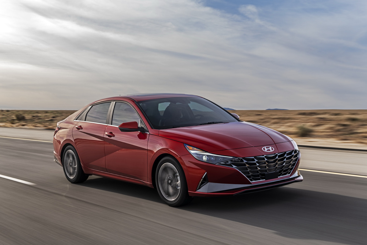 Đánh giá Hyundai Elantra 2021