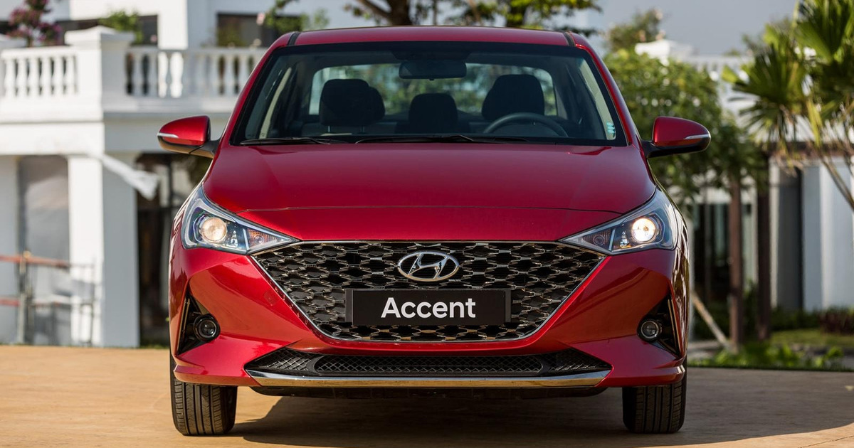 Đầu xe của Hyundai Accent 2023 được thiết kế với một lưới tản nhiệt lớn