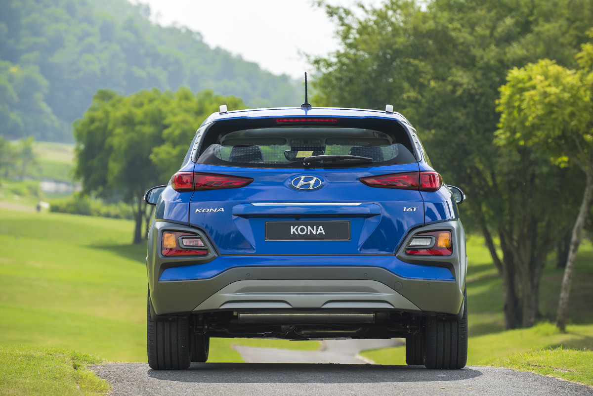 Đuôi xe của Hyundai Kona 2021 có thiết kế đơn giản nhưng không kém phần sang trọng
