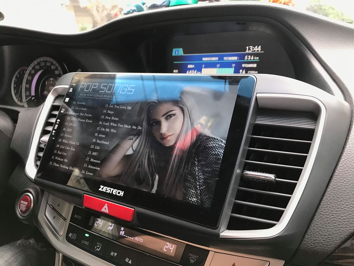 Hệ thống giải trí trên Toyota Sienna 2021 có màn hình cảm ứng 9 inch