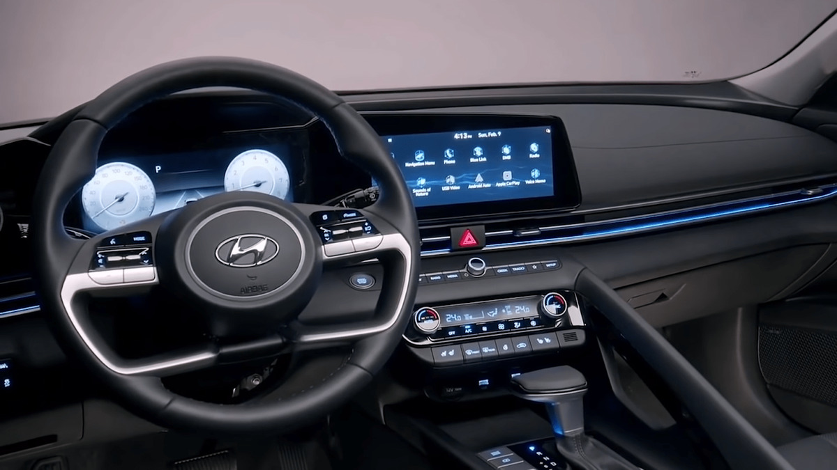 Hyundai Elantra 2021 vẫn có màn hình cảm ứng 7 inch