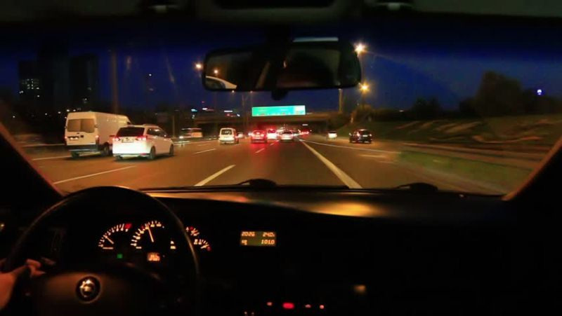 Lái xe ban đêm cần tăng khoảng cách an toàn