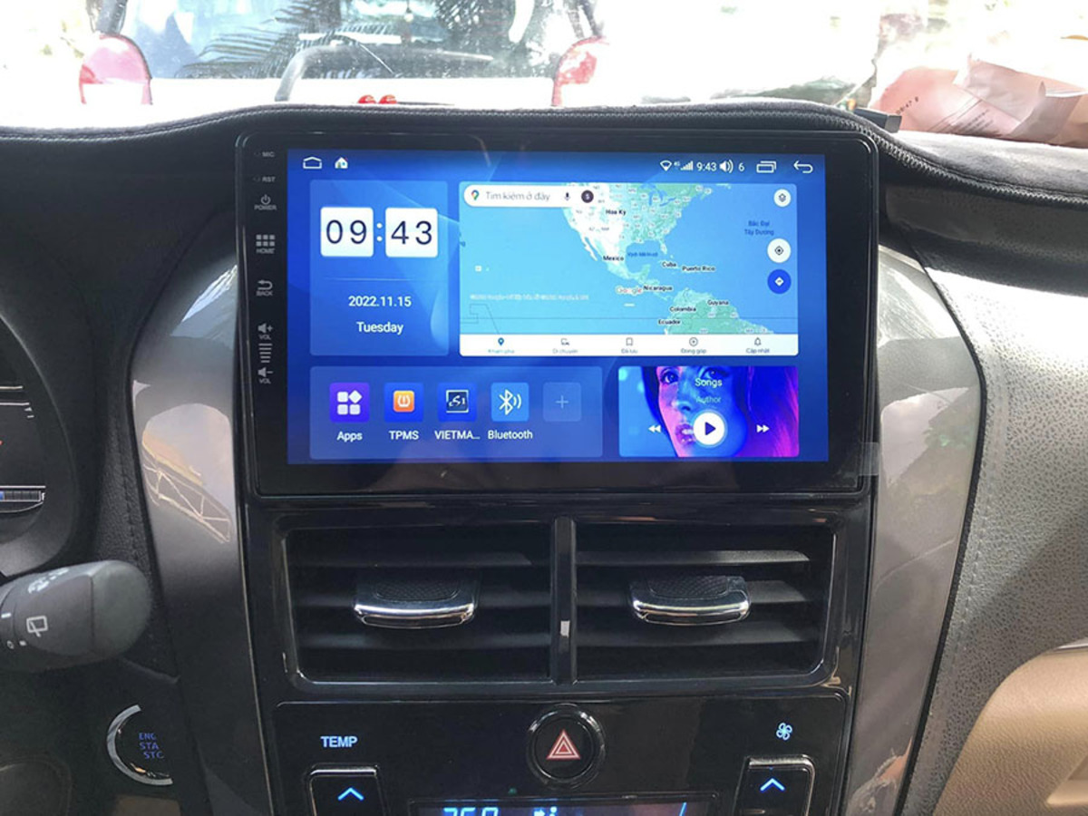 Màn hình cảm ứng trên xe có thể kết nối với các thiết bị ngoại vi