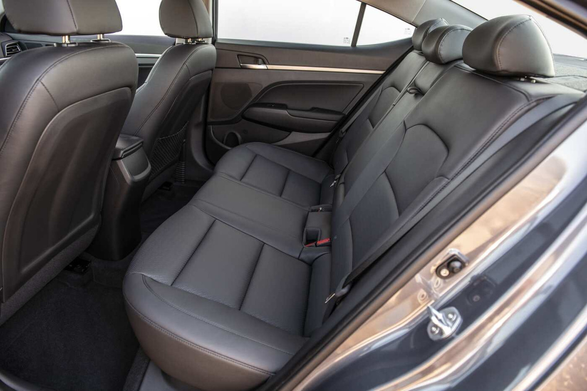 ội thất của Hyundai Elantra 2020 được thiết kế với chất liệu cao cấp