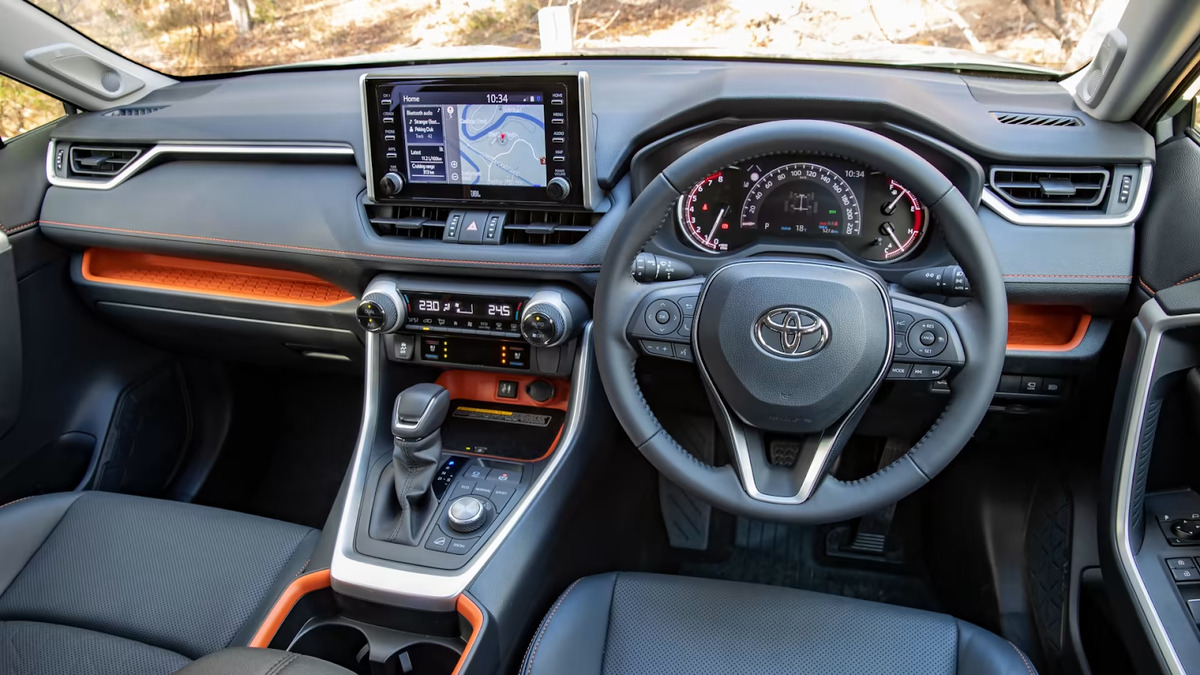 Nội thất của Toyota Rav4 2019 được thiết kế theo phong cách hiện đại và sang trọng