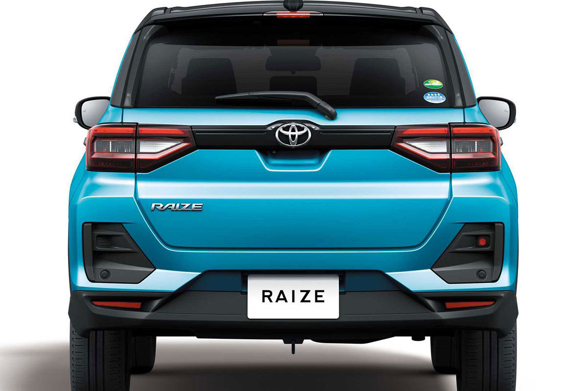 Phần đuôi xe của Toyota Raize 2022 cũng được thiết kế đơn giản và tinh tế
