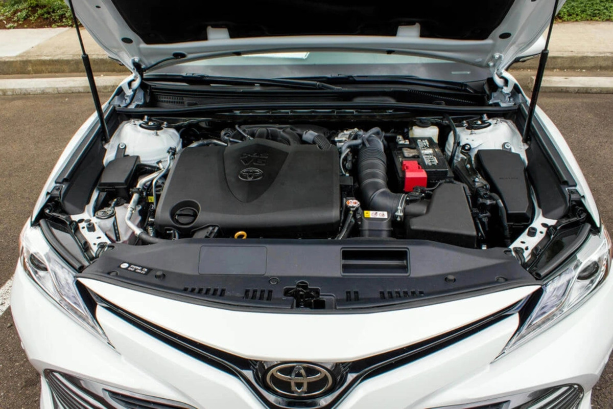 Toyota Avalon Hybrid Limited 2020 được trang bị khối động cơ xăng dung tích 2.5L