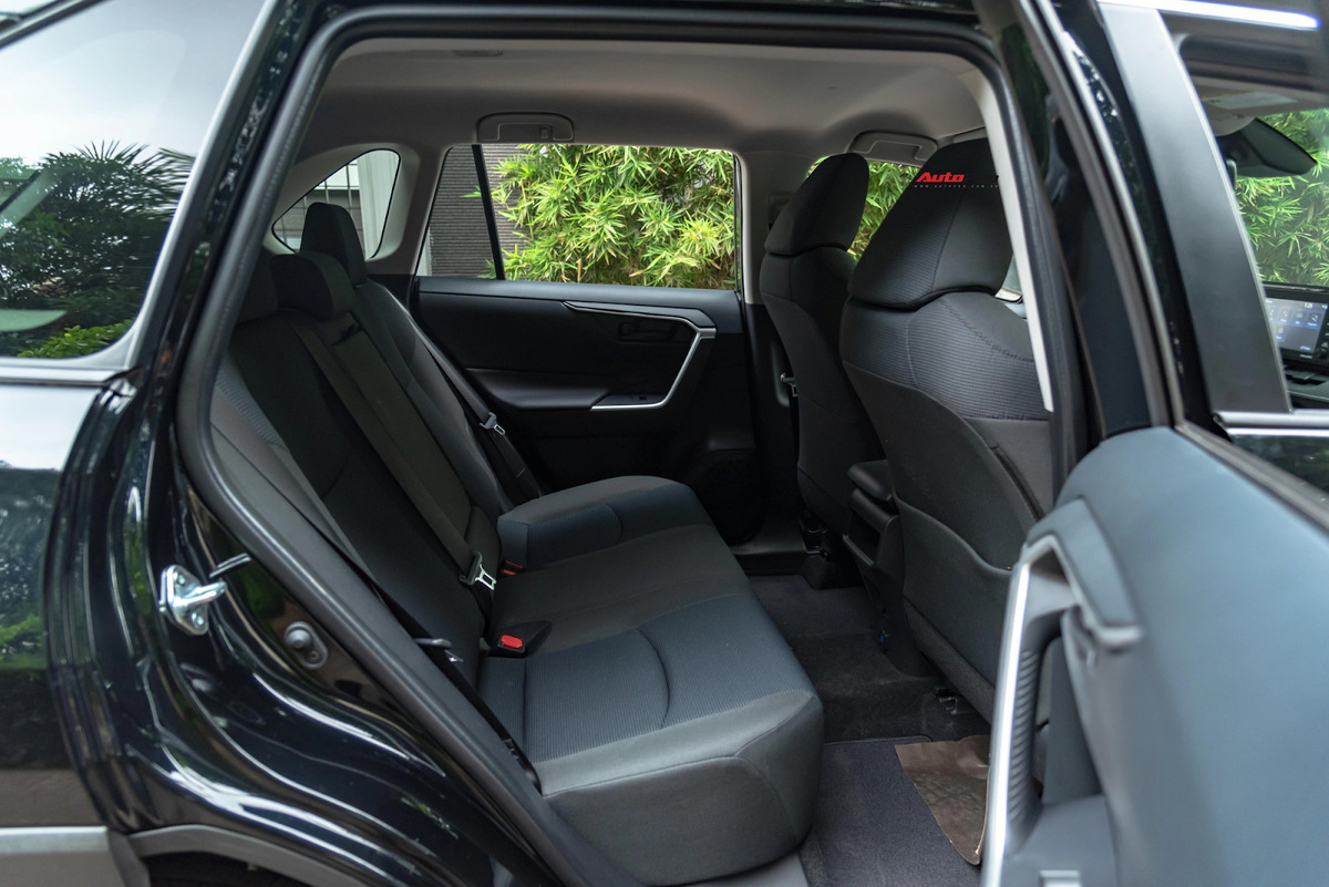 Toyota RAV4 2020 mang đến không gian thoải mái từ không gian