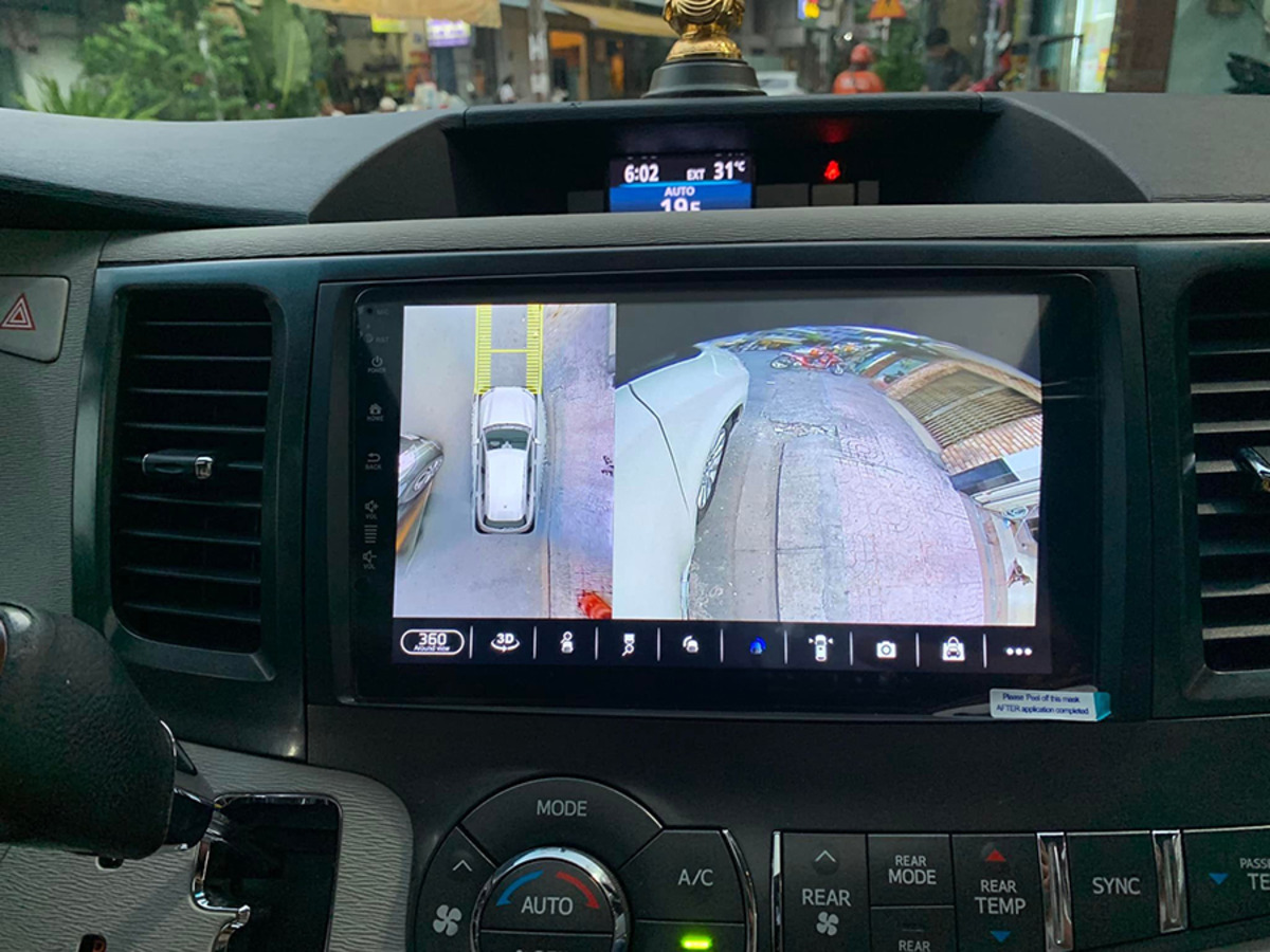Toyota Sienna 2020 được trang bị màn hình cảm ứng kích thước 10 inch