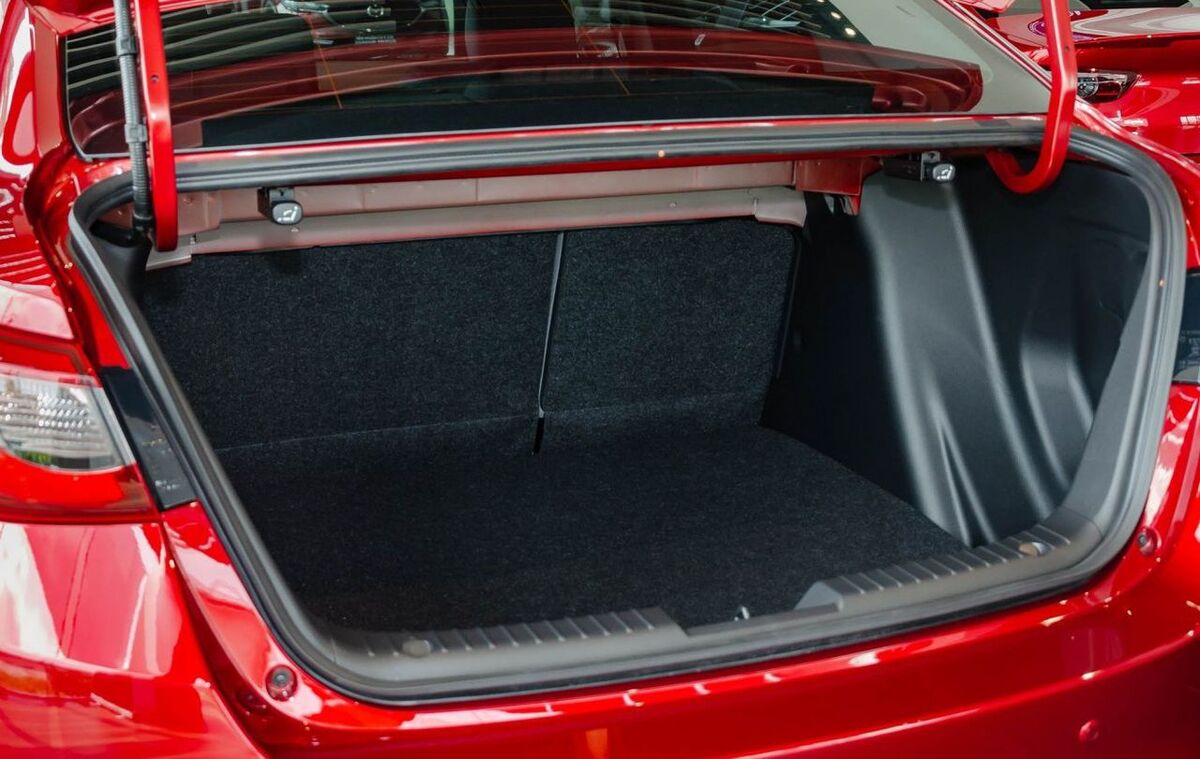 Khoang hành lý Mazda 2 2020 rộng, để được nhiều đồ