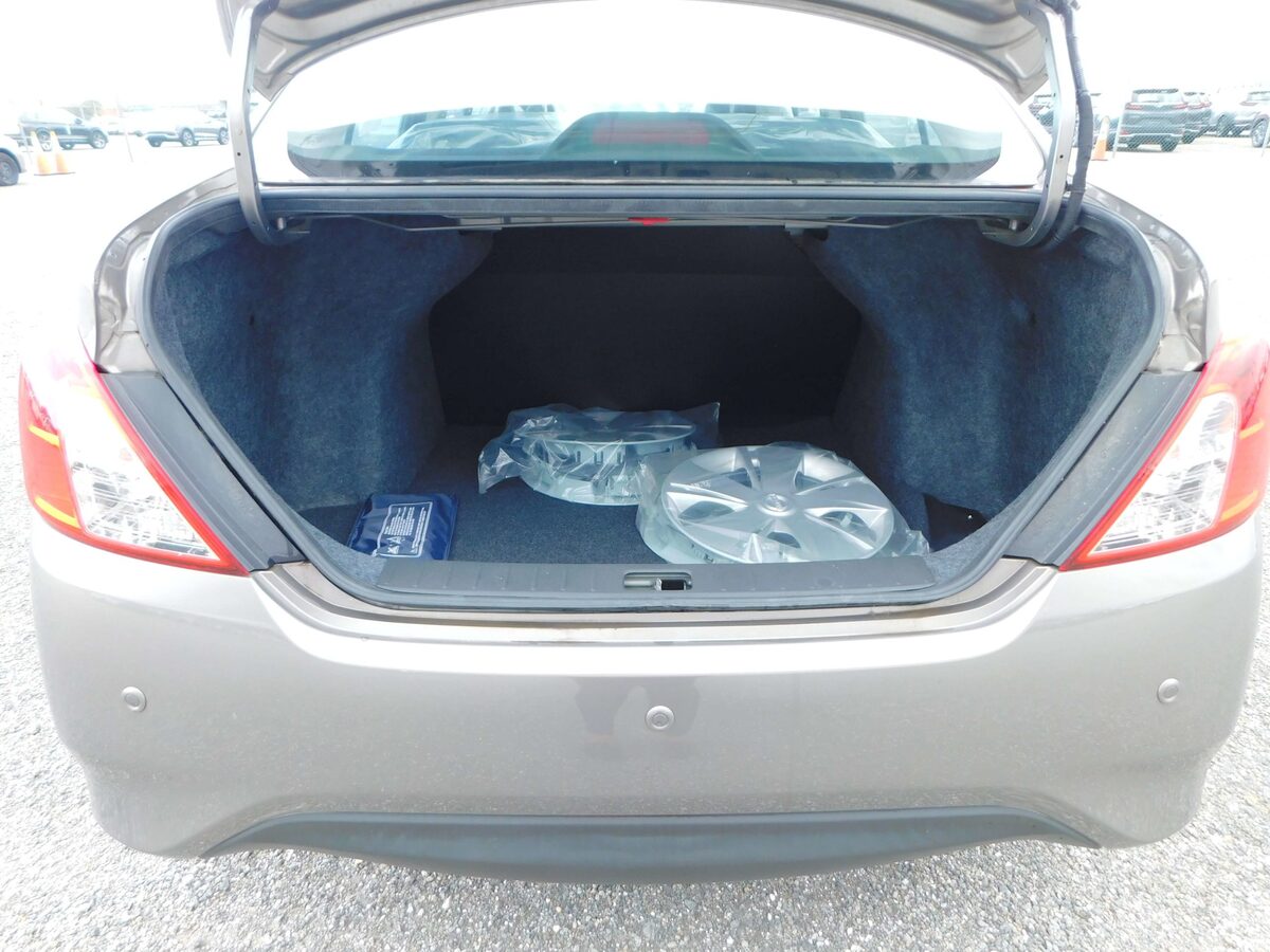 Khoang hành lý Nissan Sunny 2020 dung tích lớn tha hồ chứa đồ