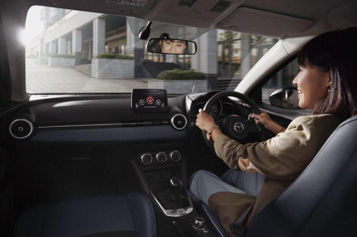 Lái xe an toàn cùng những tính năng hiện đại trên Mazda 2 2021