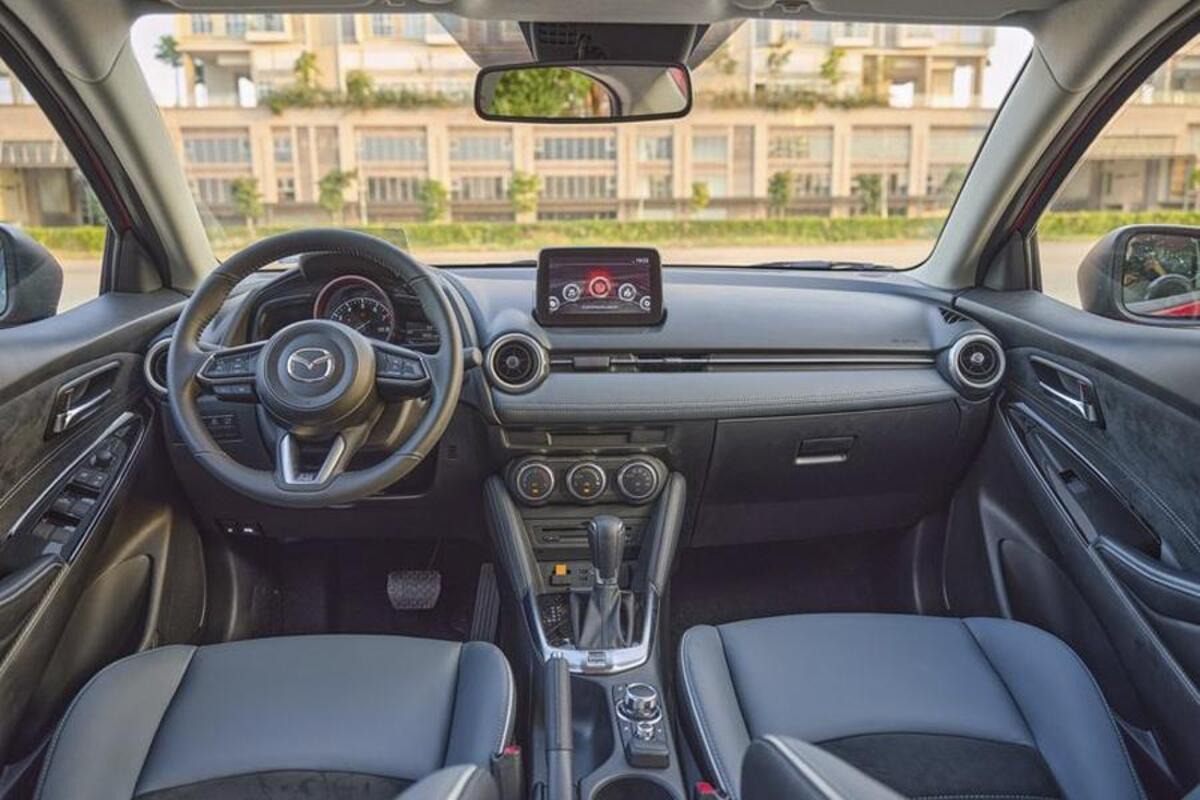 Nhiều tiện nghi thông minh được tích hợp trên Mazda 2 2019