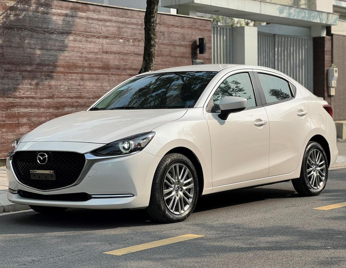 Thân xe Mazda 2 2021 có thiết kế ấn tượng cùng nhiều tiện ích