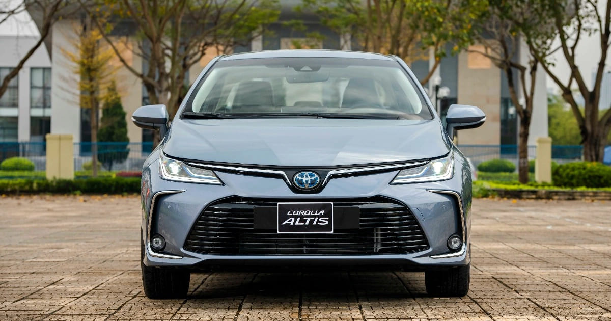 Ngoại thất Toyota Corolla Altis Hybrid 2022