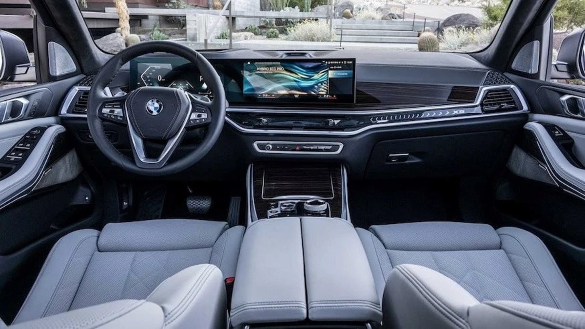 BMW X5 mang đến không gian nội thất rộng rãi với kích thước tăng cường