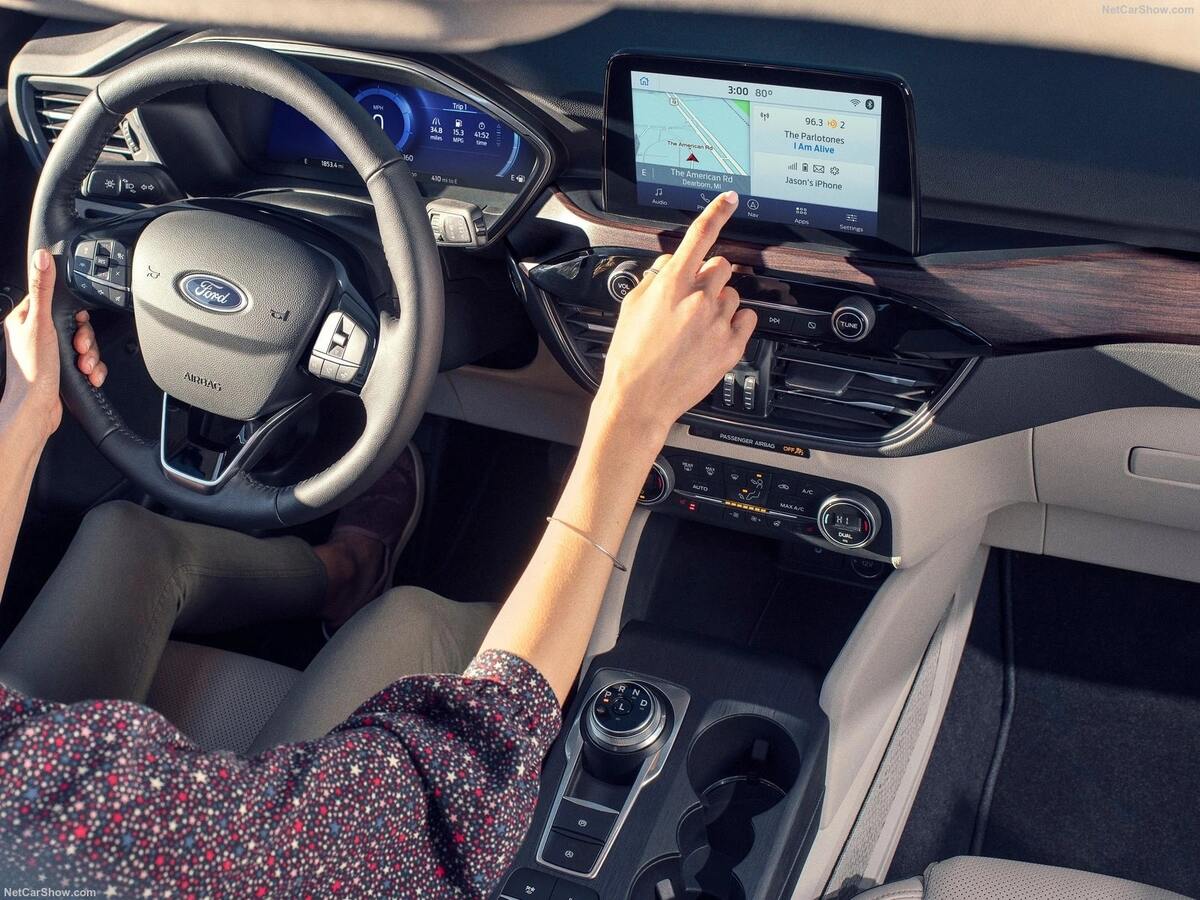 Ford Escape 2020 tích hợp màn hình điều khiển trung tâm rộng 8 inch