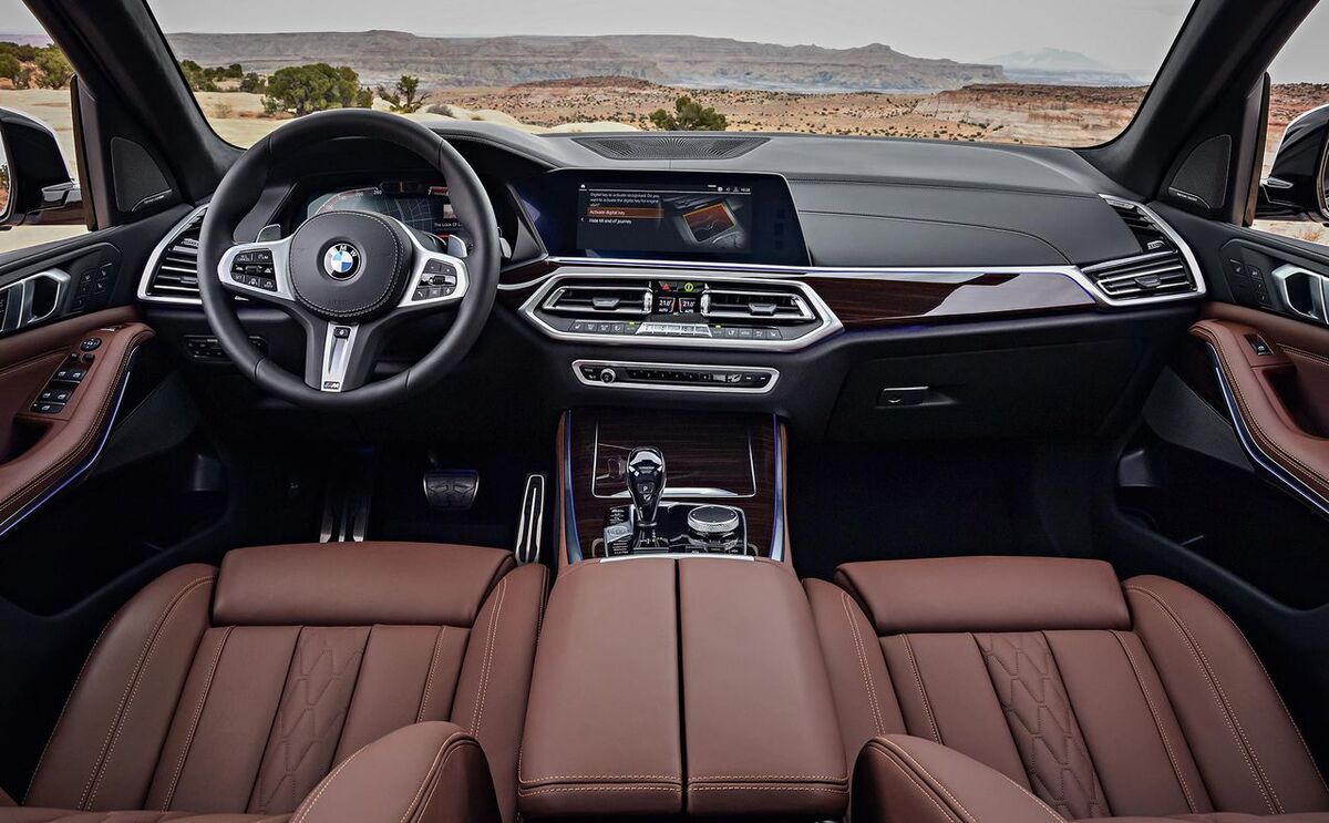 Ghế ngồi trong BMW X5 rộng rãi và thoải mái ở cả ba hàng
