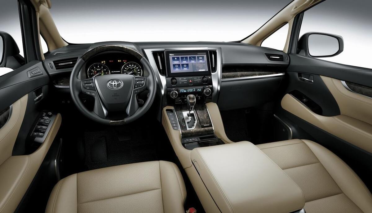 Hệ thống tiện nghi đa dạng, hiện đại của chiếc MPV Toyota Alphard