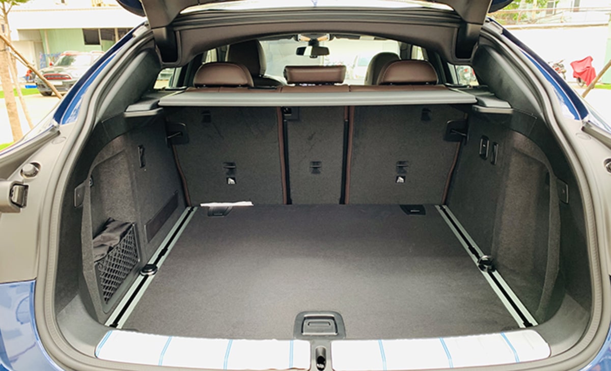 Khoang hành lý của BMW X4 có dung tích 525 lít và có thể tăng lên 1.430 lít