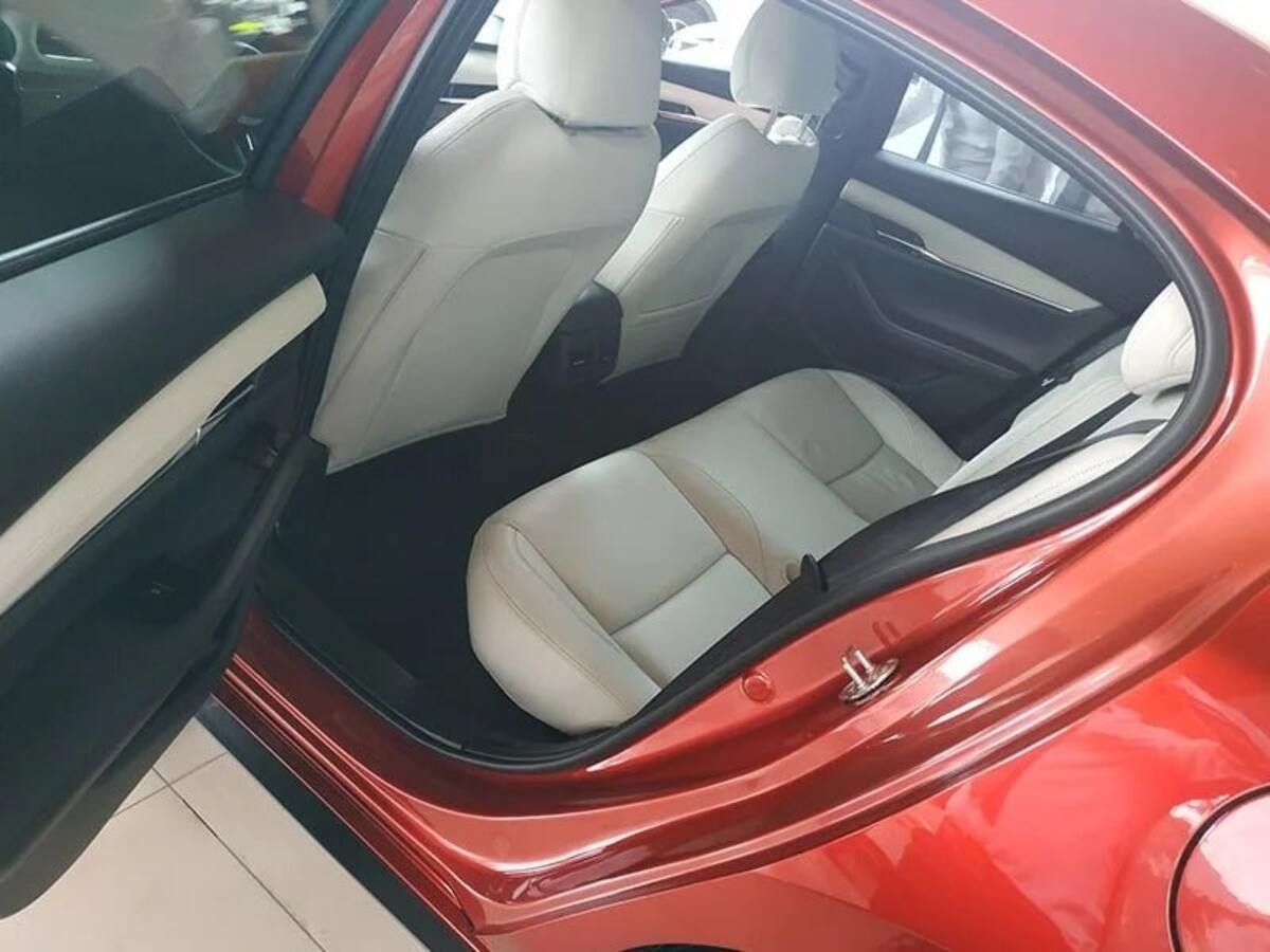 Mazda 3 2020 1.5L Deluxe Sedan có ghế ngồi không được bọc da cao cấp