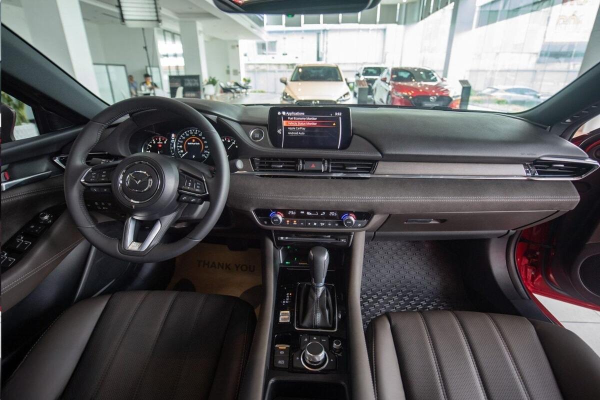 Nội thất của Mazda 6 2.5T đẳng cấp và đầy sang trọng