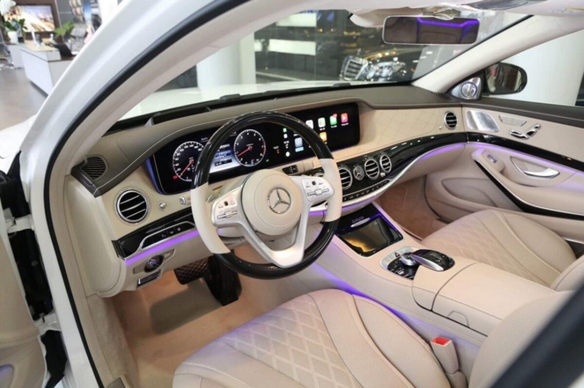 Nội thất Mercedes-Benz S450L Luxury được trang bị nhiều chi tiết từ các vật liệu cao cấp