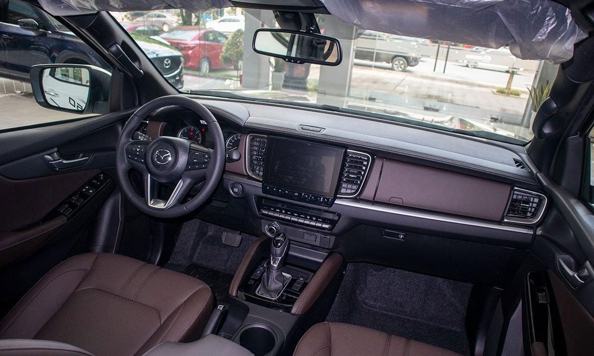 Nội thất sang trọng, hiện đại của Mazda BT-50 2019