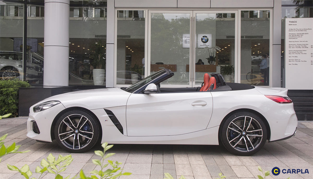 Phần hông xe BMW Z4 thu hút sự chú ý với mui trần thời thượng