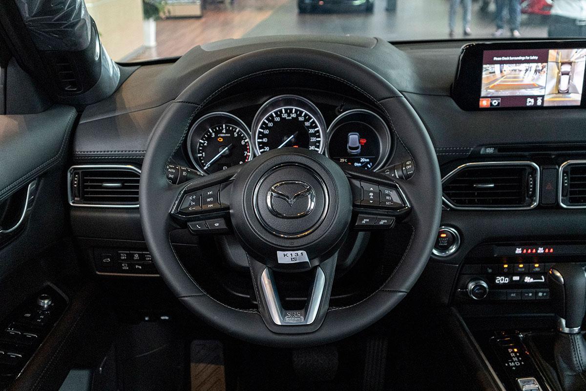 Thiết kế vô lăng và đồng hồ điều khiển của Mazda CX-8 2019