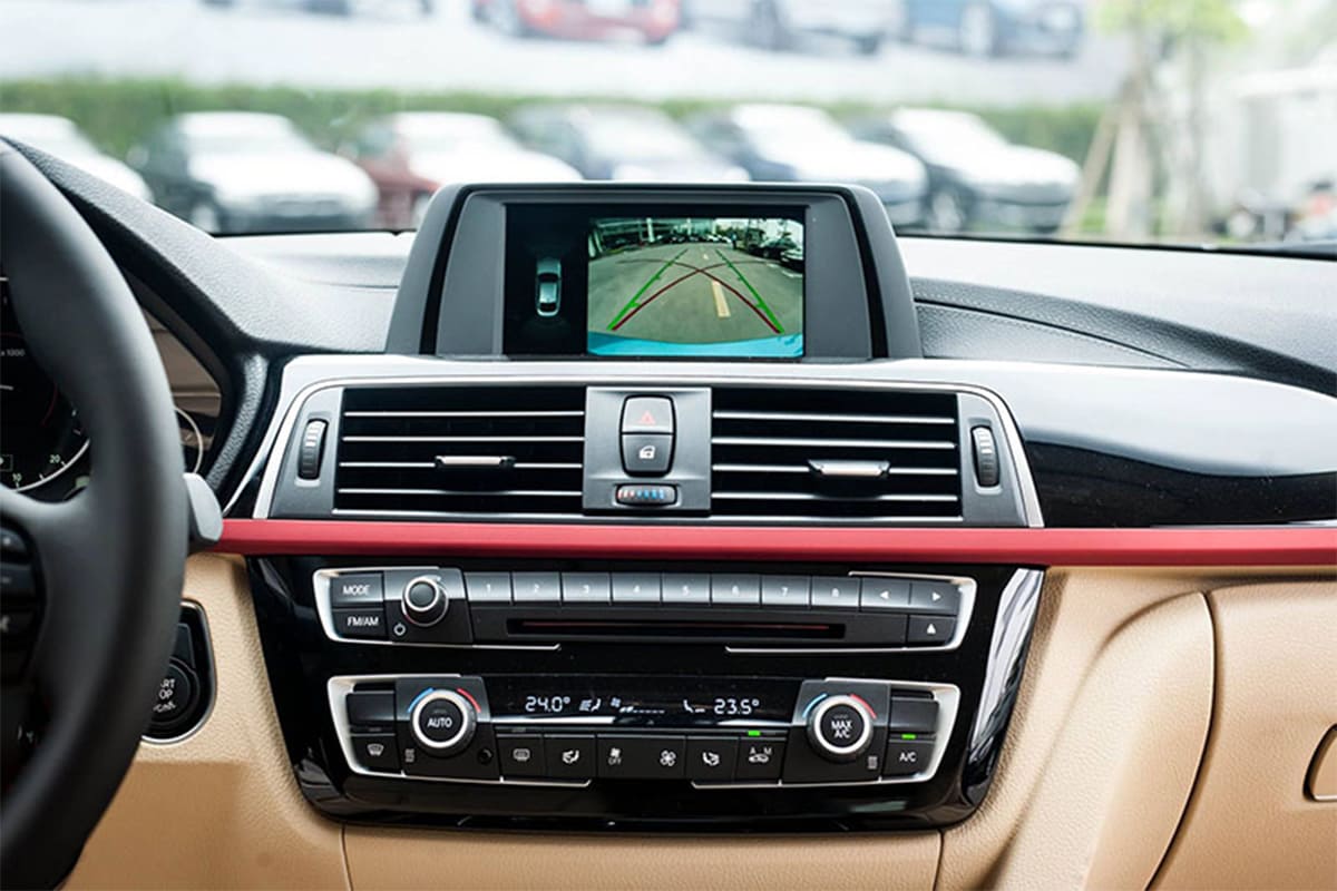 Xe BMW 420i tích hợp nhiều hệ thống, công nghệ an toàn thông minh