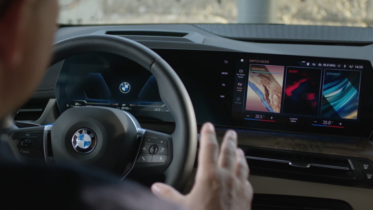 Trang bị an toàn đa dạng của xe giúp tài xế yên tâm điều khiển BMW 218i