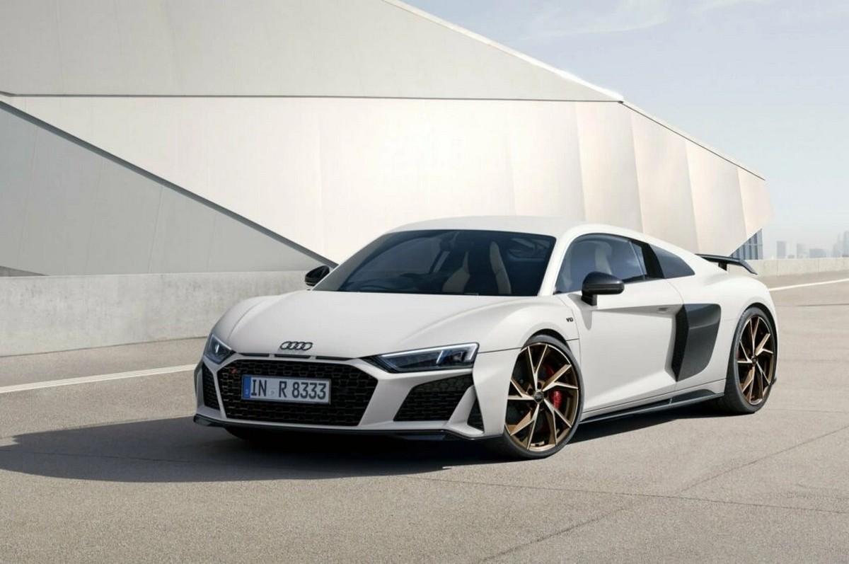 Audi R8 được trang bị khối động cơ mạnh mẽ với khả năng tăng tốc ấn tượng